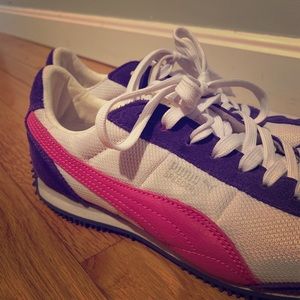 Women’s Puma Sneakers - Size 8
